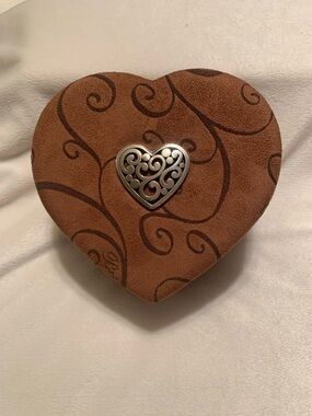 BRIGHTON “Fill your heart” light brown 3 tier jewelry box w/ silver heart VGUC